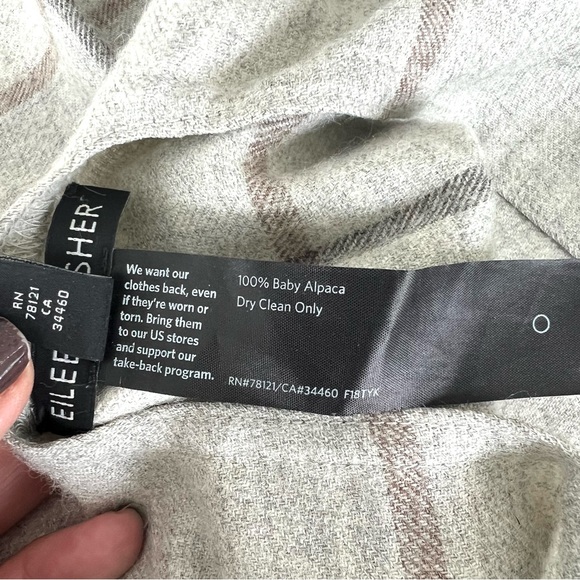 EILEEN FISHER Gray 100% Alpaca Plaid Checkered Fringed Shawl Wrap Cape Poncho - Picture 12 of 13